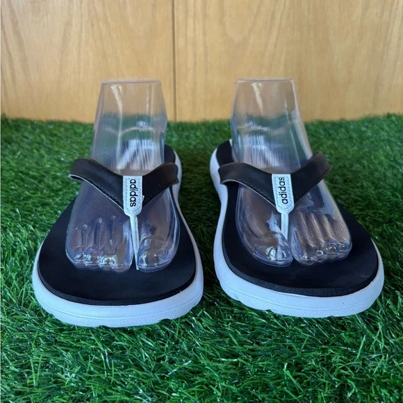 adidas Women’s Adilette Comfort Flip-Flops/Size: 10/Colors: Black and White/VGC - Picture 2 of 9